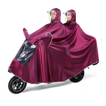 ペアレンコートの電動車のポンチバークのダブマクと帽子の縁を持つシングルグの男女の騎乗は、ポンチを厚くして2人で組みます。
