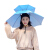 パソルの傘をかぶり、風や雨を防ぐために、二重の傘と帽子をかぶり、外でお茶を買います。